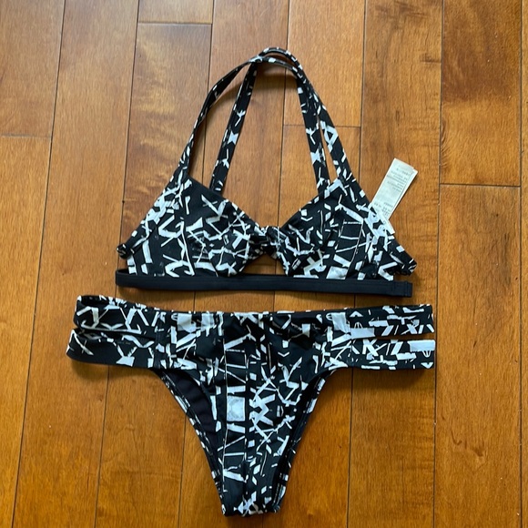 Albercrombie & Fitch Bikini - Picture 1 of 7